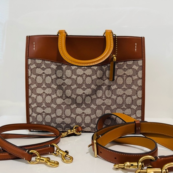 Coach Brown and Tan Signature Shoulder Bag - Picture 3 of 7